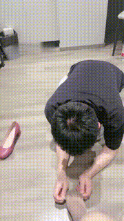 【上海CC】空姐S调-粉鞋灰丝闻舔-人肉脚垫【双视角完整版】 JS23072472_2