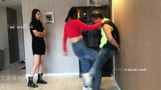 女警花の碎蛋足技